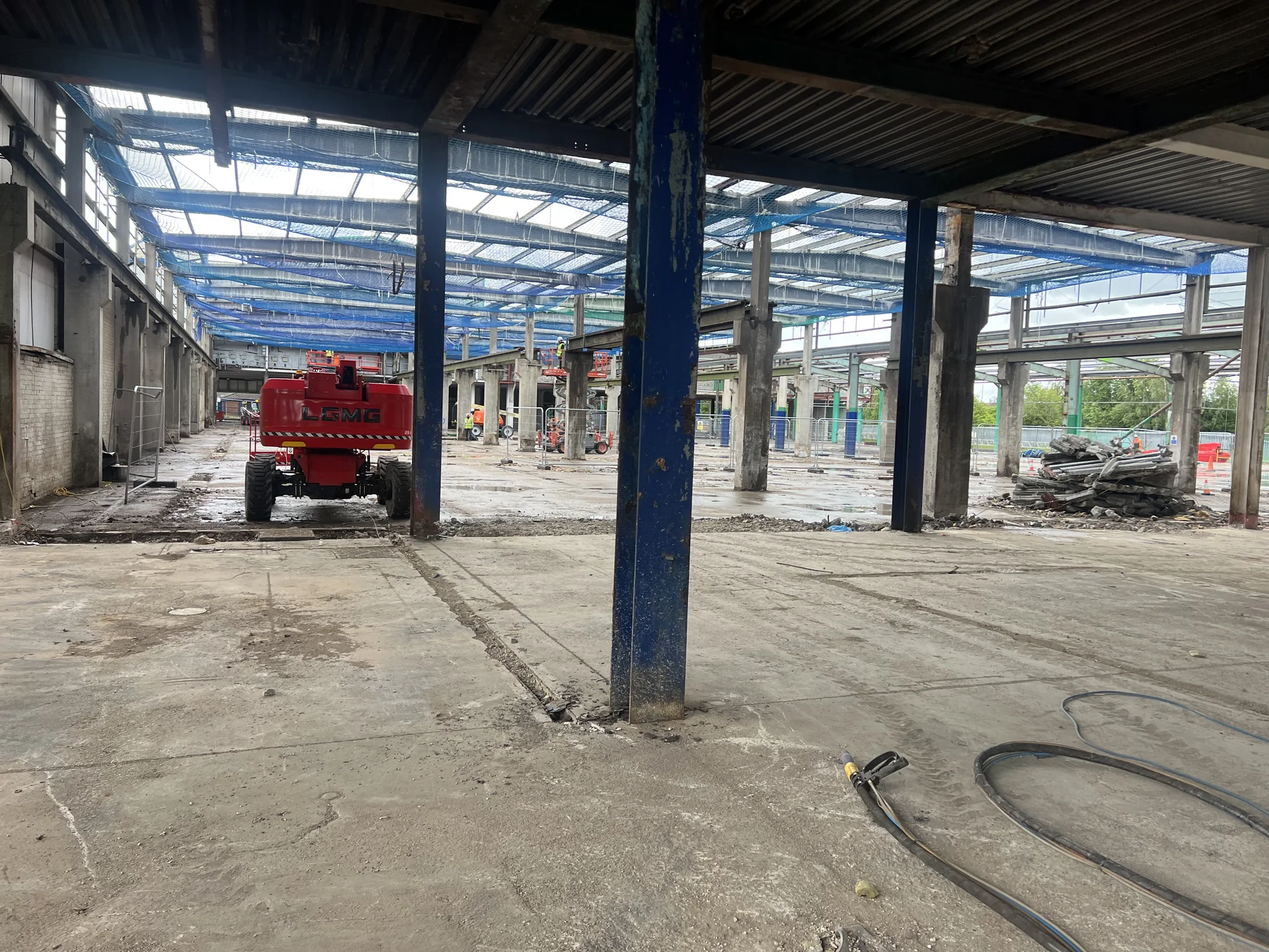 Structural Steel Surface Preparation — Commercial Refurbishment
